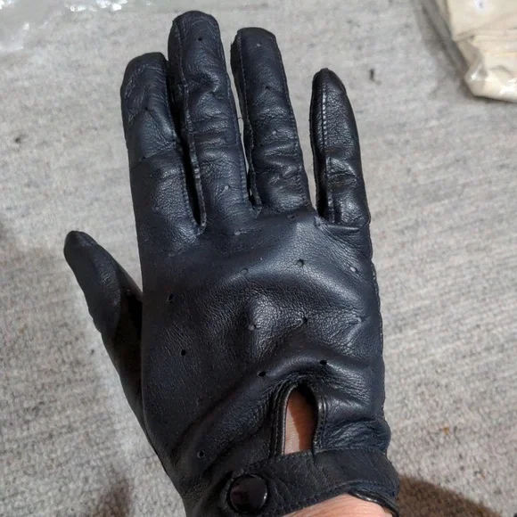 13. Vintage Black Bracelet Cuff Driving Gloves - Picture 1 of 3